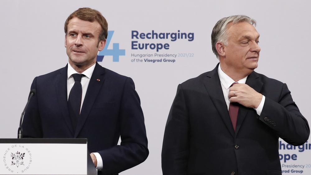 [Pháp] Macron thúc giục tăng cường biên giới EU trong chuyến thăm Hungary